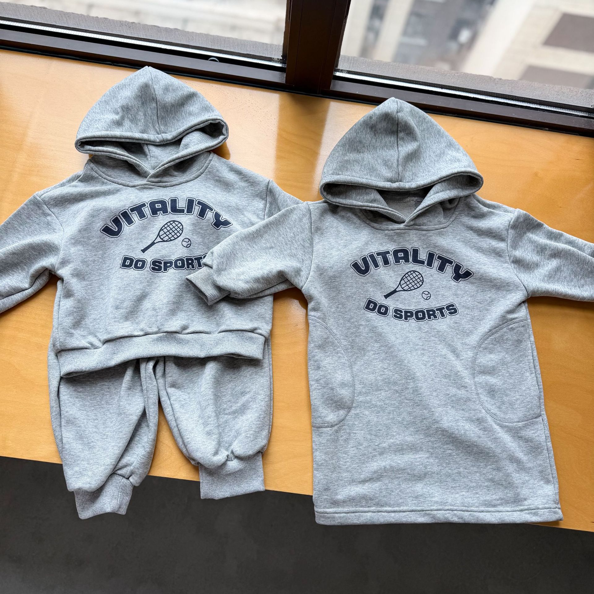 0914056 韓系兄妹中大童字母寬鬆TEE裙/連帽T+運動褲套裝 第 9 張