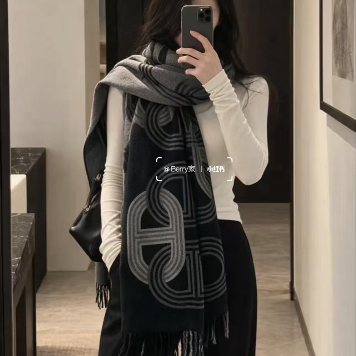 0928018 秋冬輕奢感雙面仿羊絨經典流蘇圍巾披肩 第 3 張