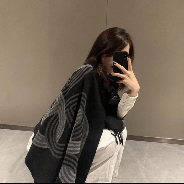 0928018 秋冬輕奢感雙面仿羊絨經典流蘇圍巾披肩 第 4 張