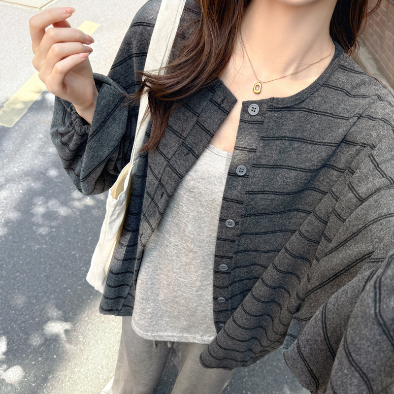 0928044 韓系女士慵懶風寬鬆版條紋紐扣開衫薄外套 第 11 張