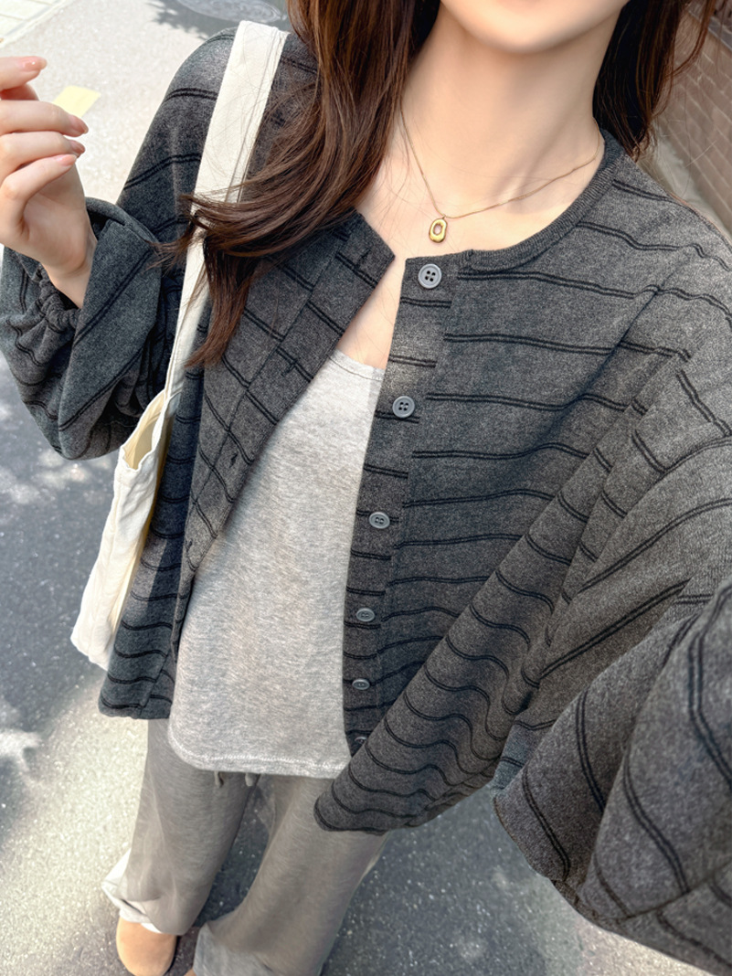 0928044 韓系女士慵懶風寬鬆版條紋紐扣開衫薄外套 第 4 張