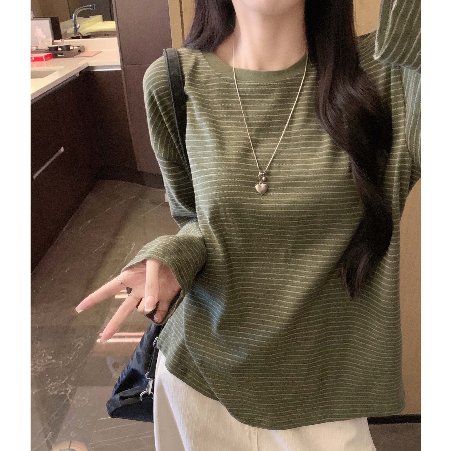 1005003 秋季新品INS女士慵懶復古風撞色條紋長袖TEE 第 6 張