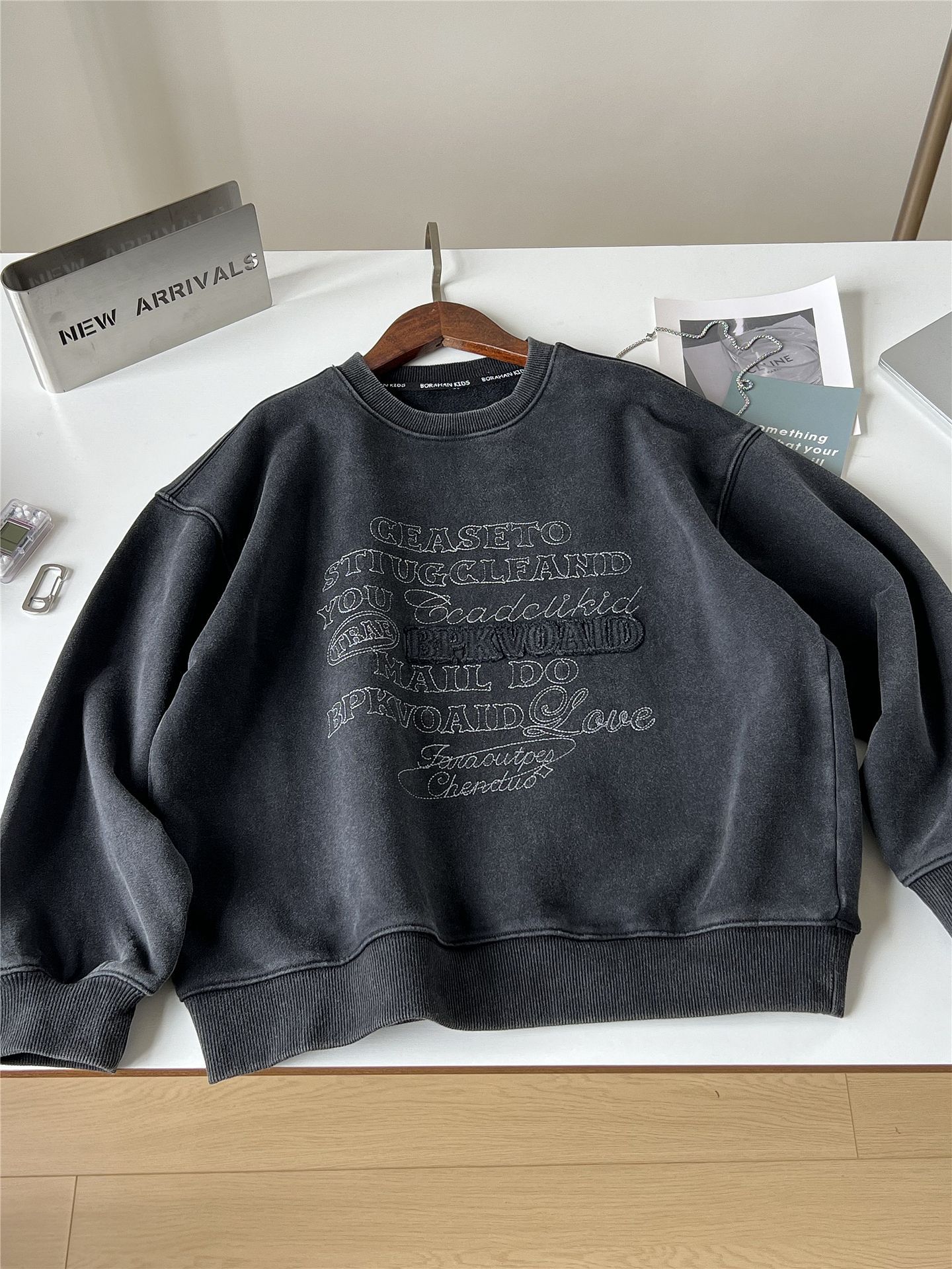1005044 少年中大童潮流復古炒色重工刺繡字母寬鬆圓領大學TEE 第 3 張