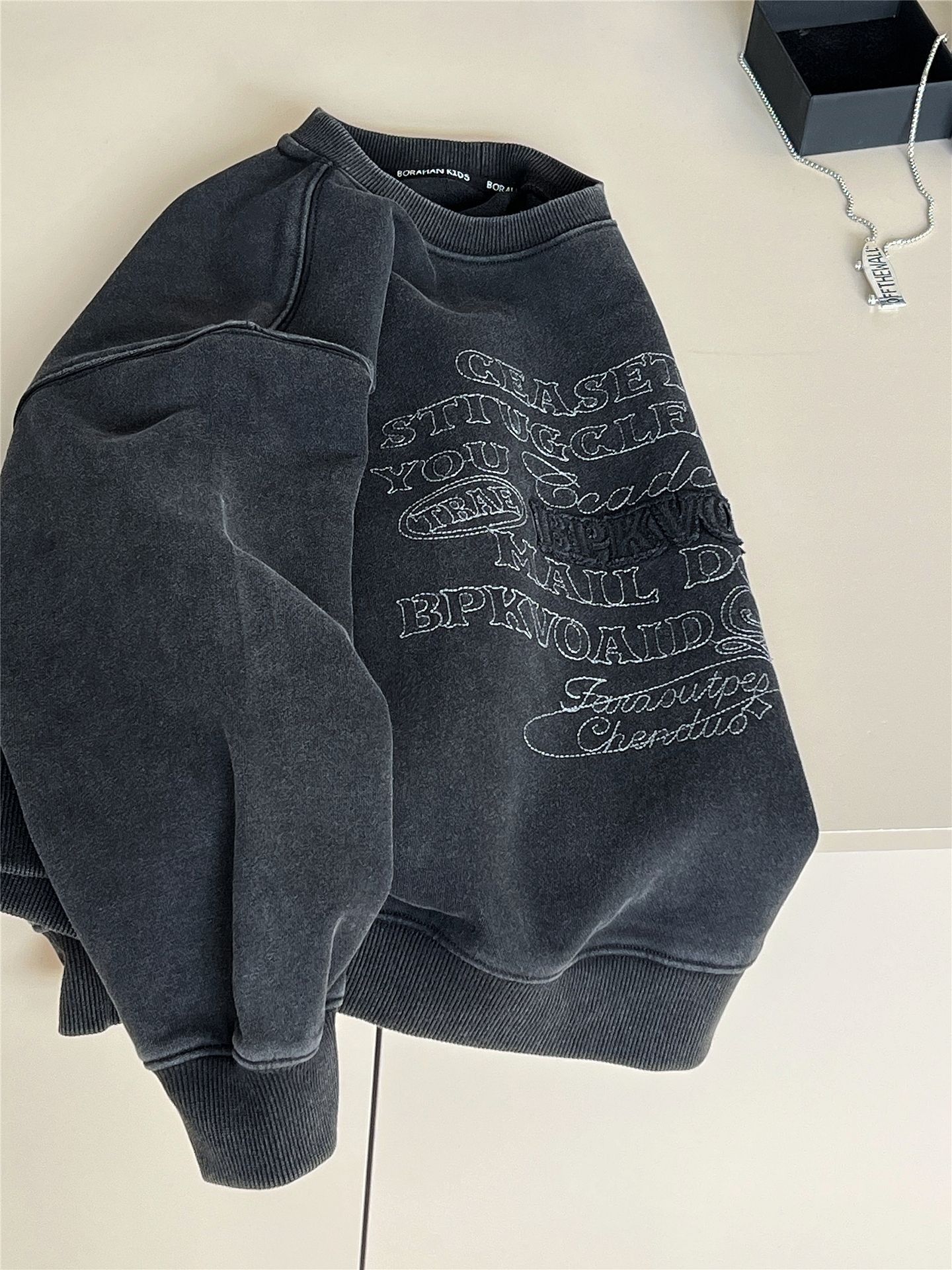 1005044 少年中大童潮流復古炒色重工刺繡字母寬鬆圓領大學TEE 第 5 張