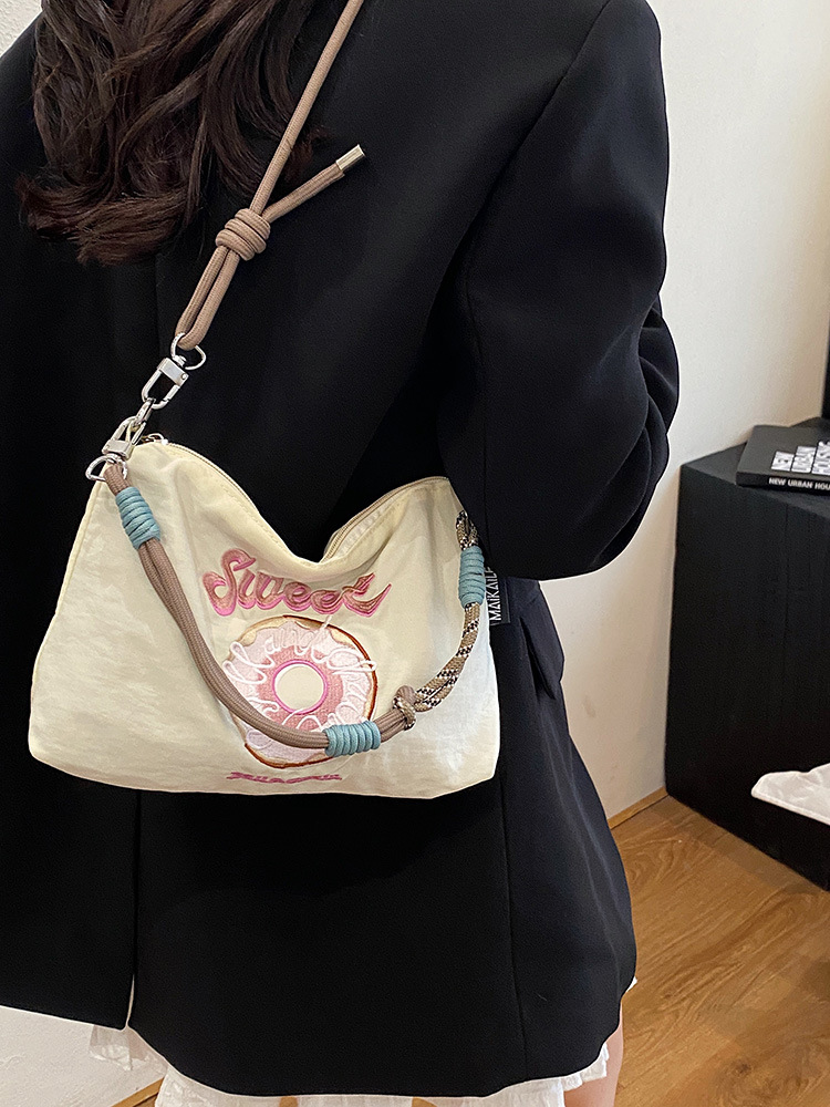1019019 日系超輕便逛街百搭尼龍刺繡小包手機包 第 3 張