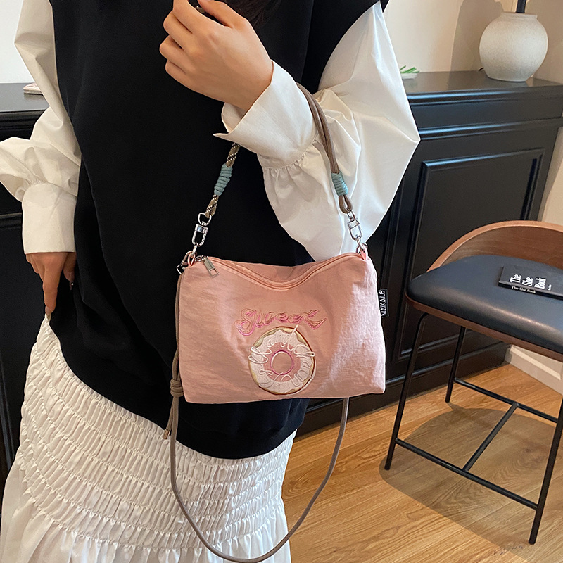 1019019 日系超輕便逛街百搭尼龍刺繡小包手機包 第 8 張