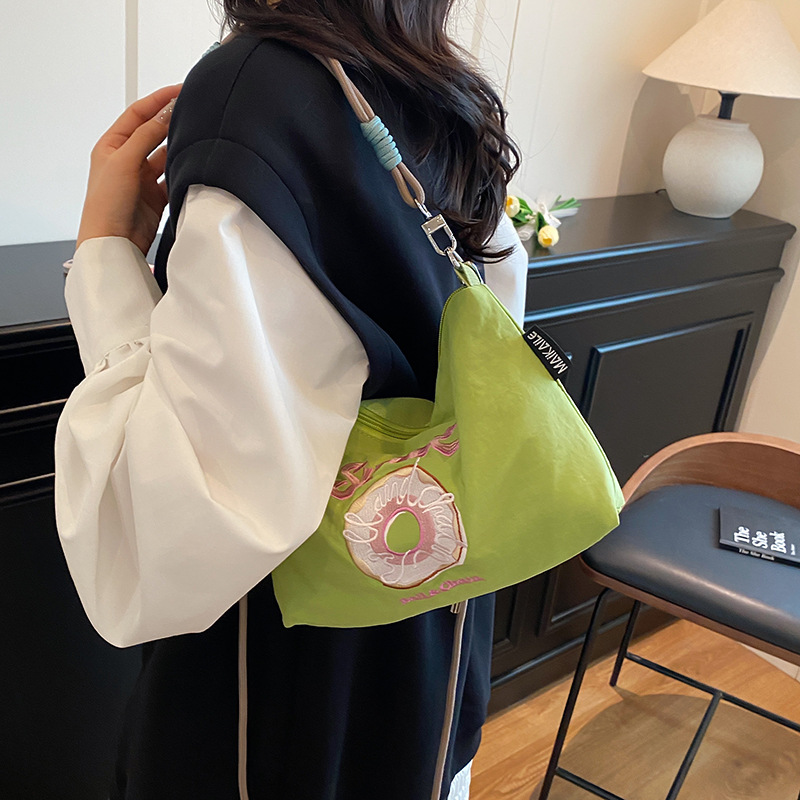 1019019 日系超輕便逛街百搭尼龍刺繡小包手機包 第 10 張