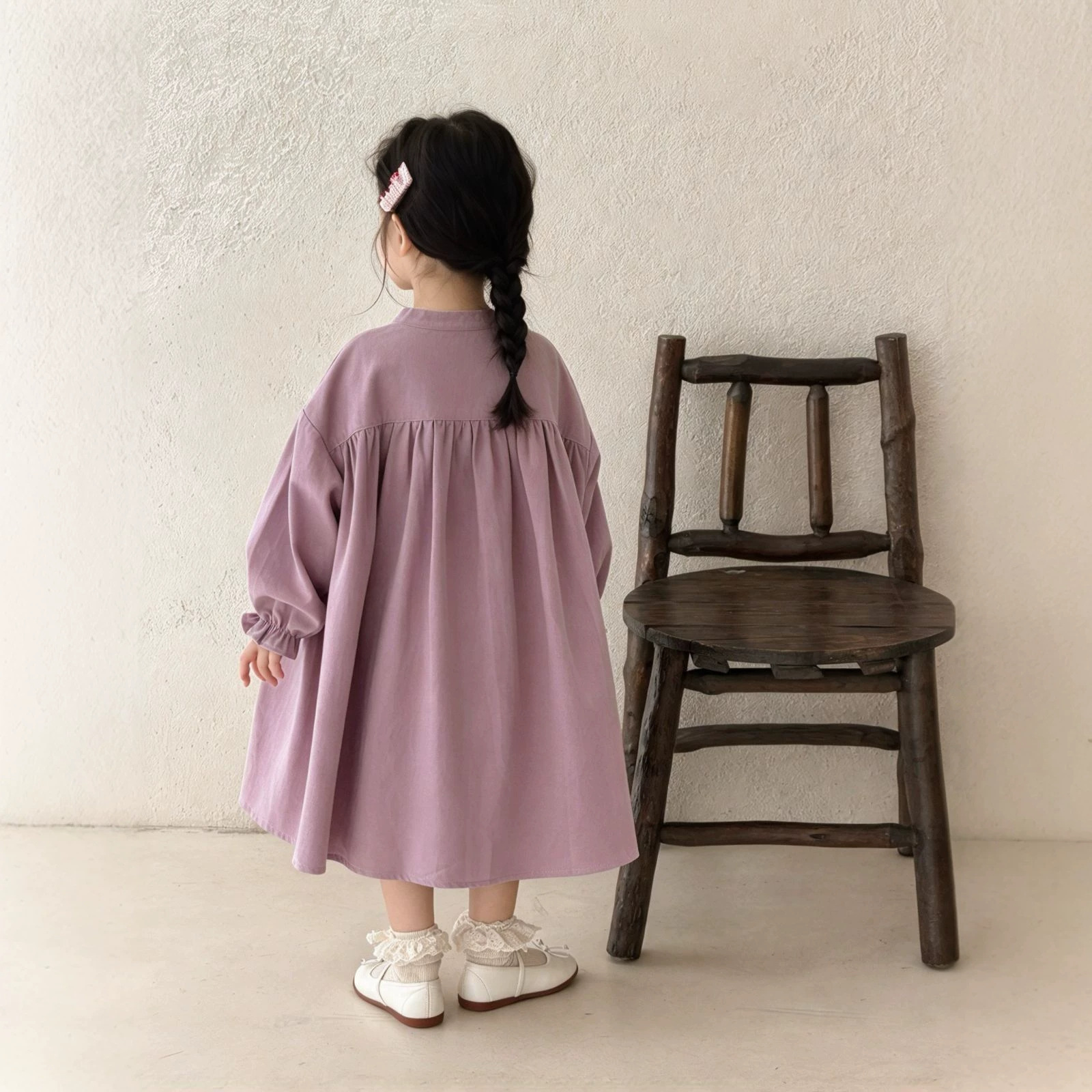 1026016 日系女童無印風極簡純色寬鬆氣質落肩柔軟長版襯衫洋裝 第 9 張