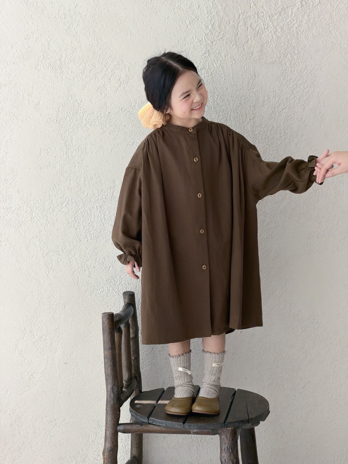 1026016 日系女童無印風極簡純色寬鬆氣質落肩柔軟長版襯衫洋裝 第 15 張