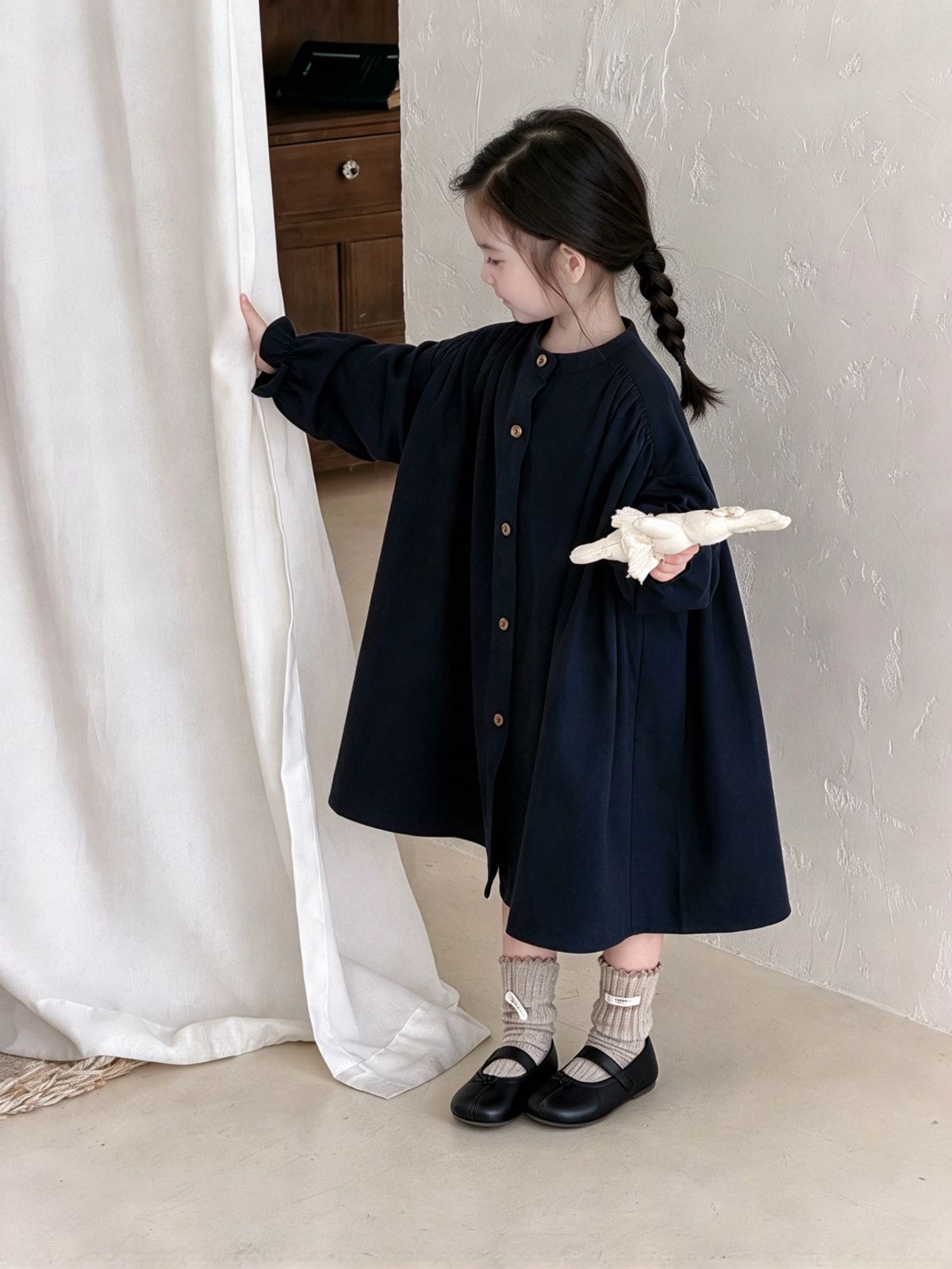 1026016 日系女童無印風極簡純色寬鬆氣質落肩柔軟長版襯衫洋裝 第 20 張