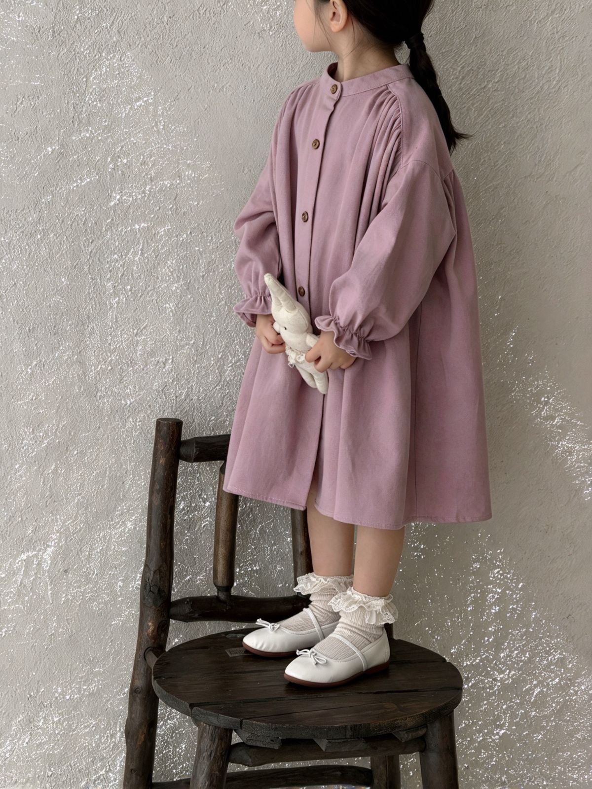 1026016 日系女童無印風極簡純色寬鬆氣質落肩柔軟長版襯衫洋裝 第 24 張