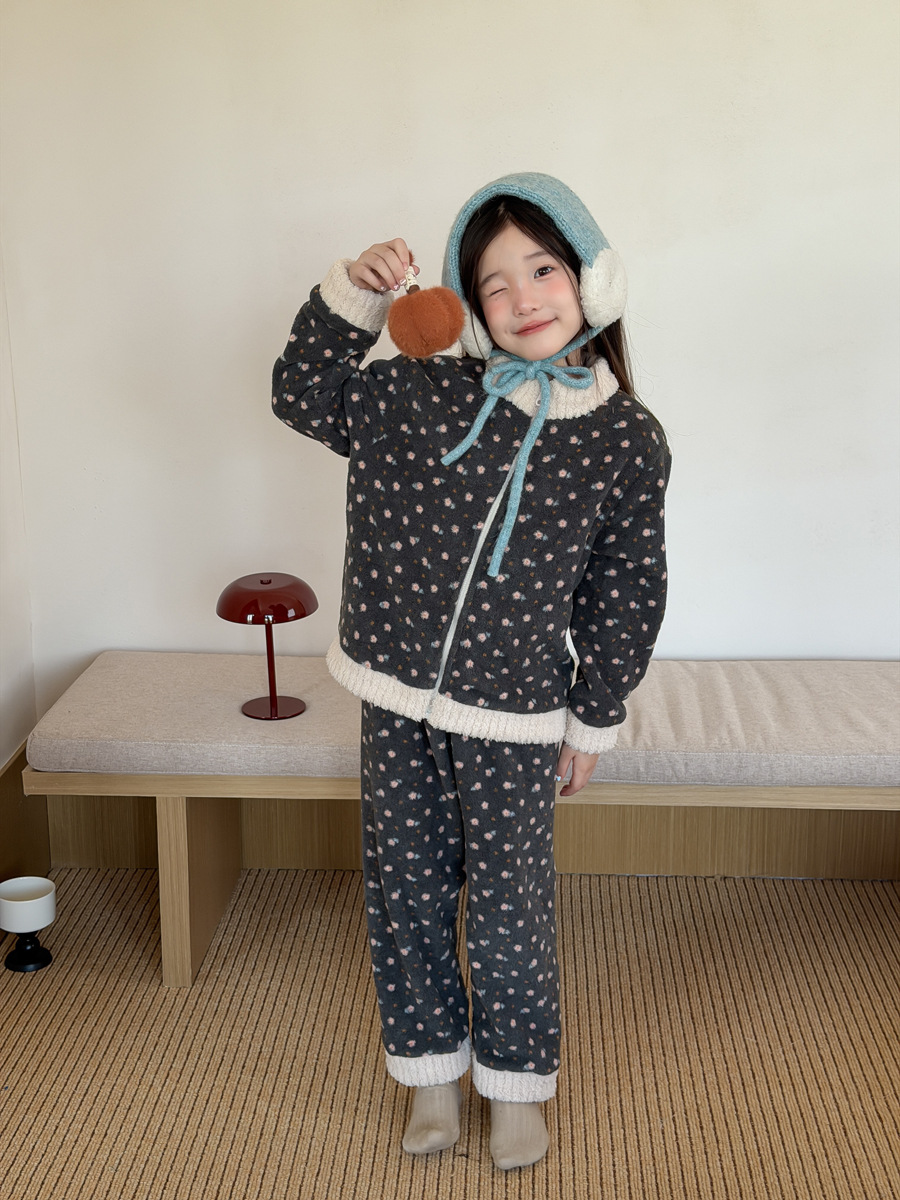 1026040 少女中大童可愛撞色小印花刷毛絨居家服套裝 第 5 張